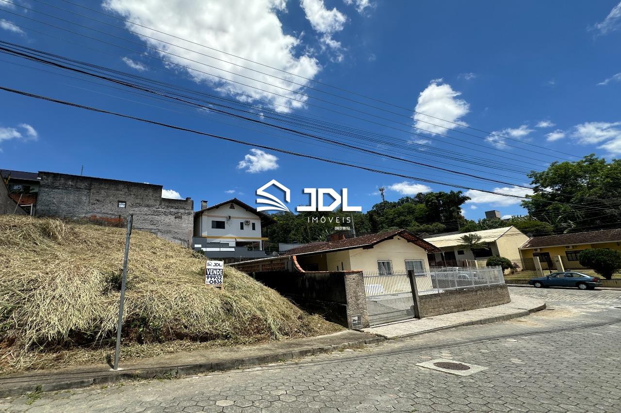 Terreno à venda no bairro Velha: 