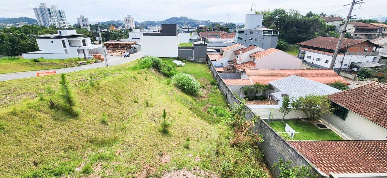 Terreno à venda no bairro Velha: 