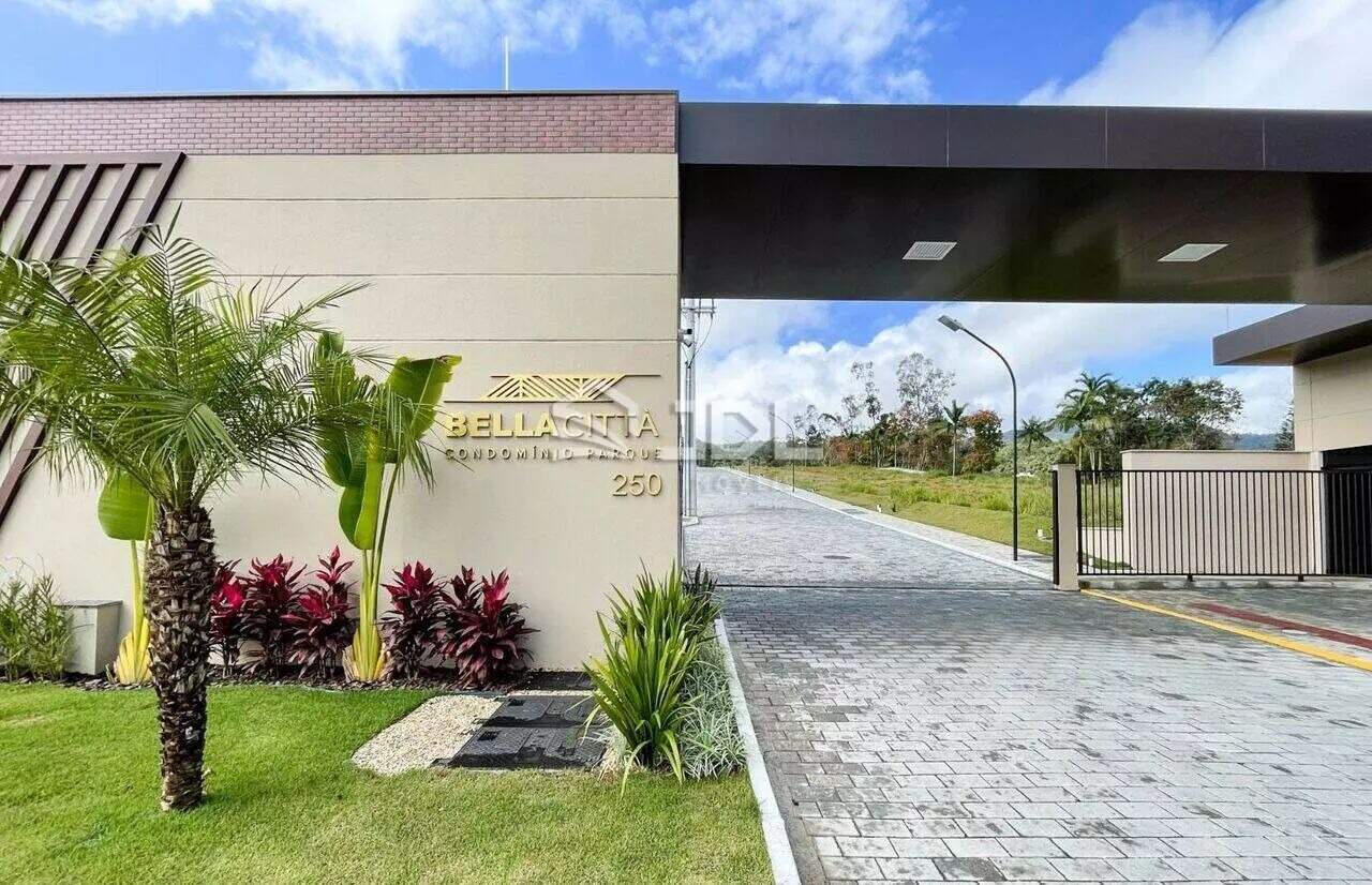 Terreno à venda no bairro Velha: 