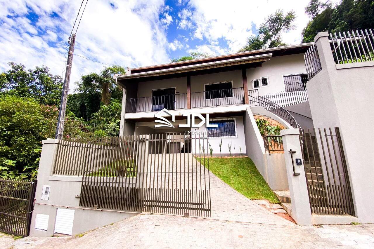 Casa à venda no bairro Escola Agrícola: 