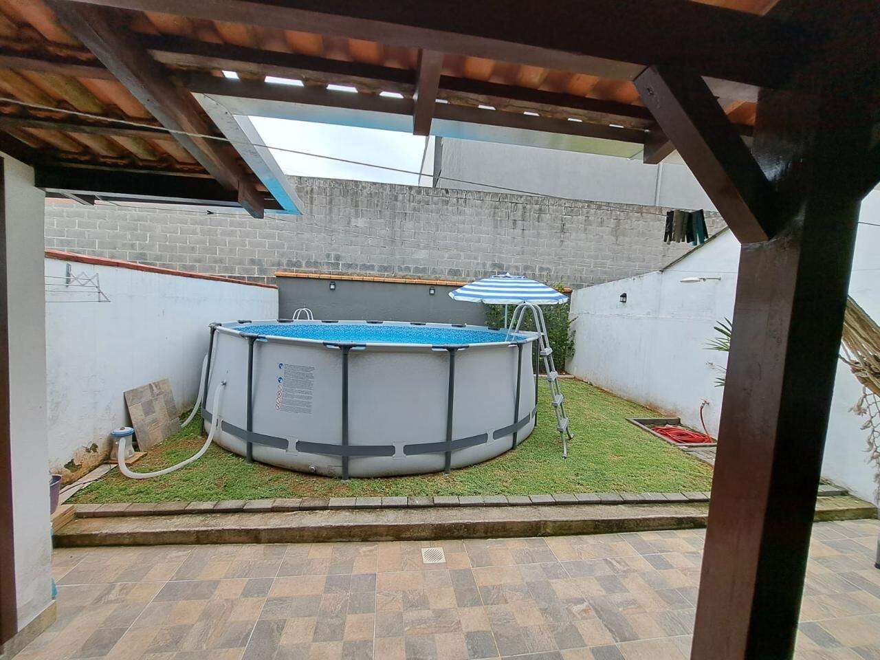 Sobrado à venda no bairro Velha: 