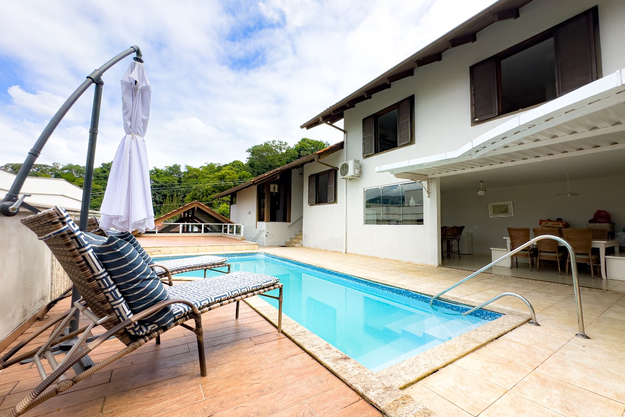 Casa à venda no bairro Velha: 