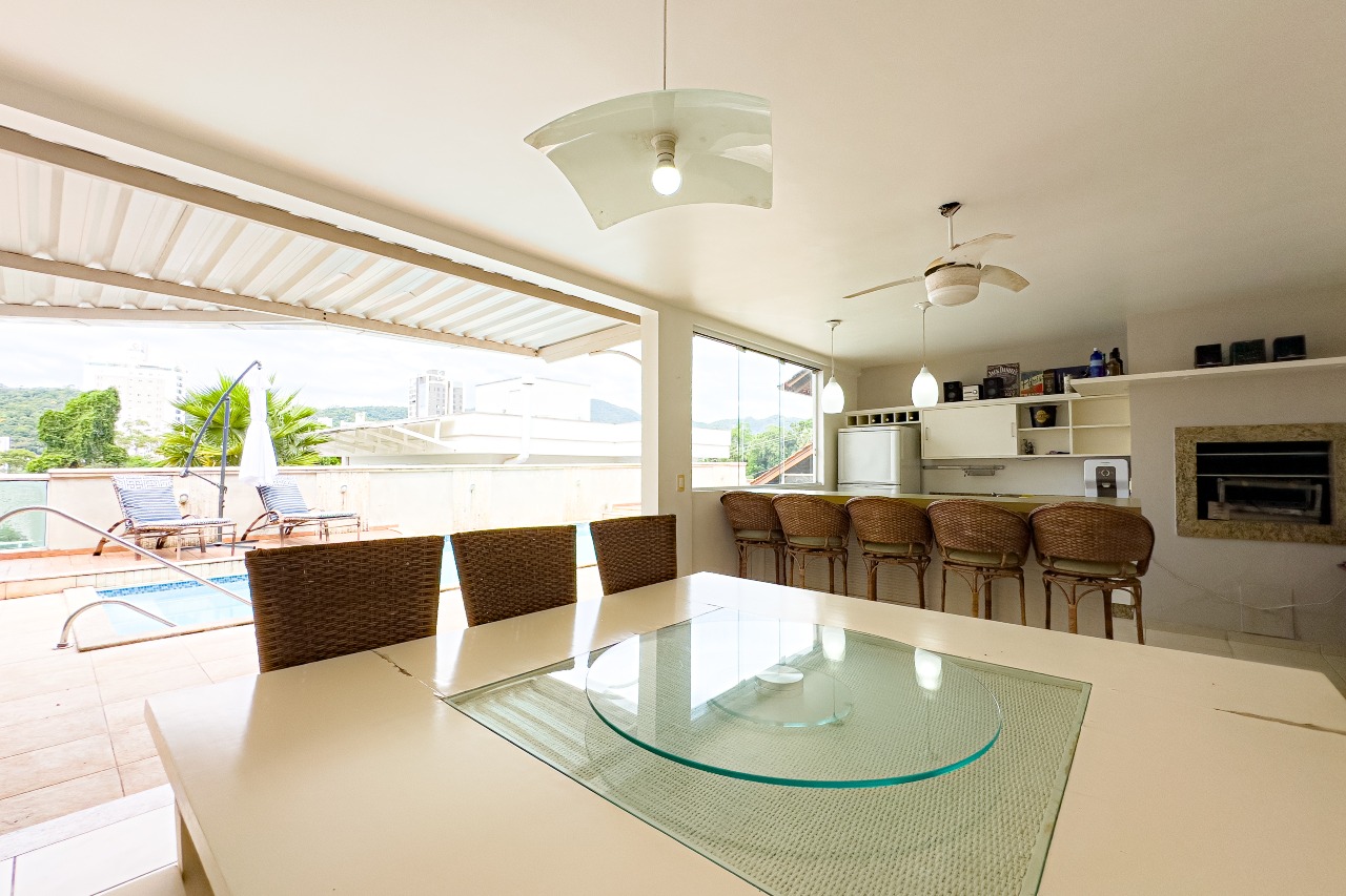 Casa à venda no bairro Velha: 