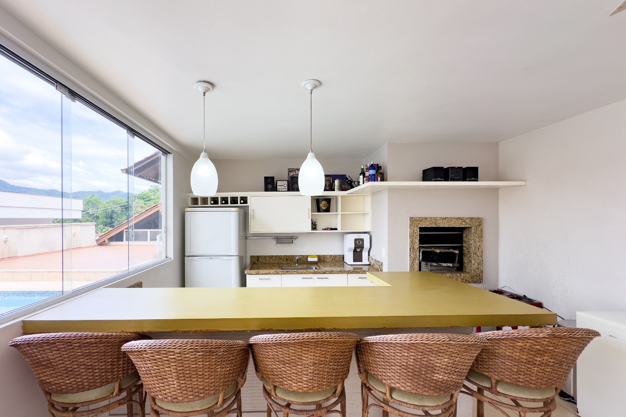 Casa à venda no bairro Velha: 