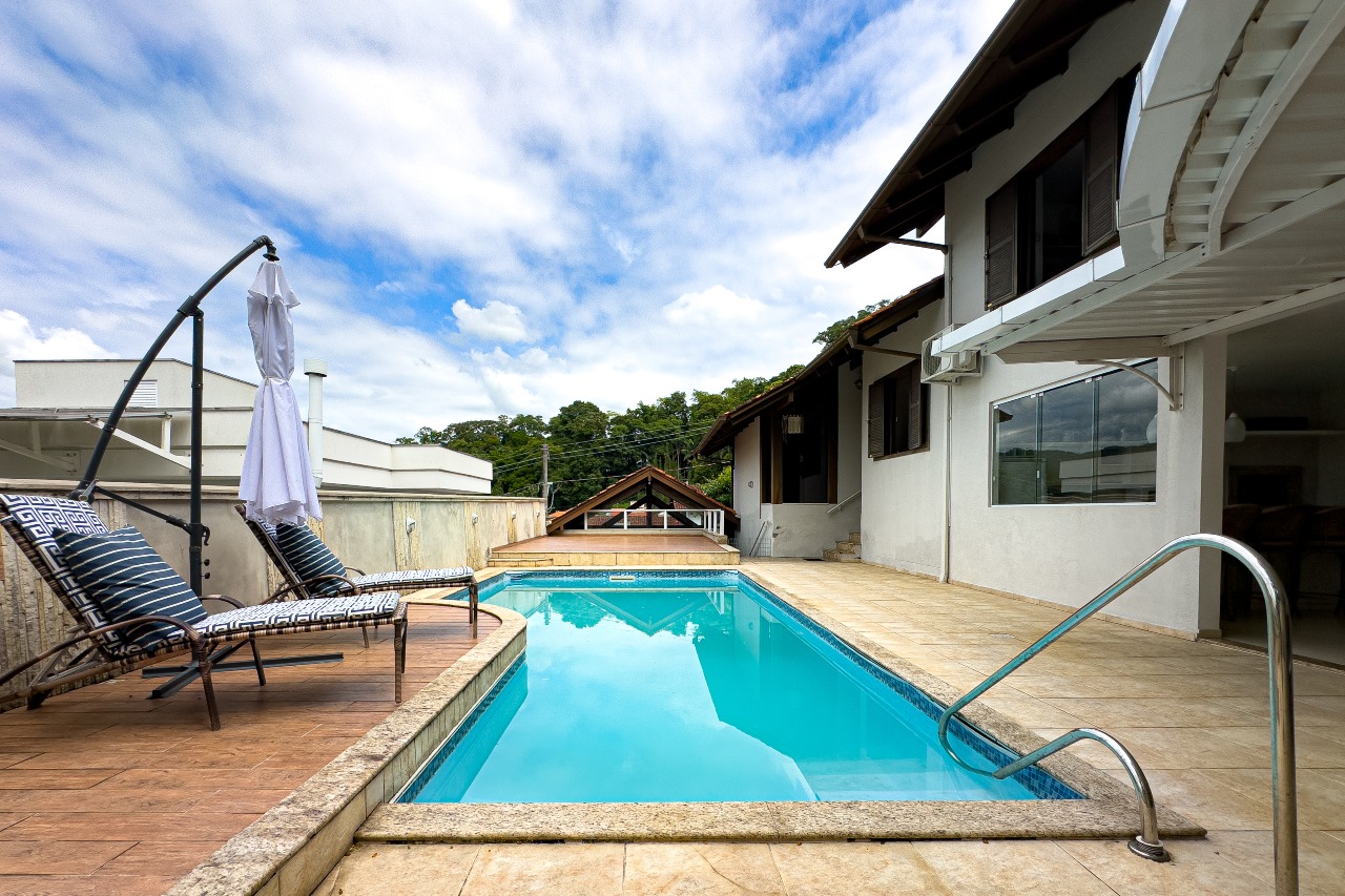 Casa à venda no bairro Velha: 
