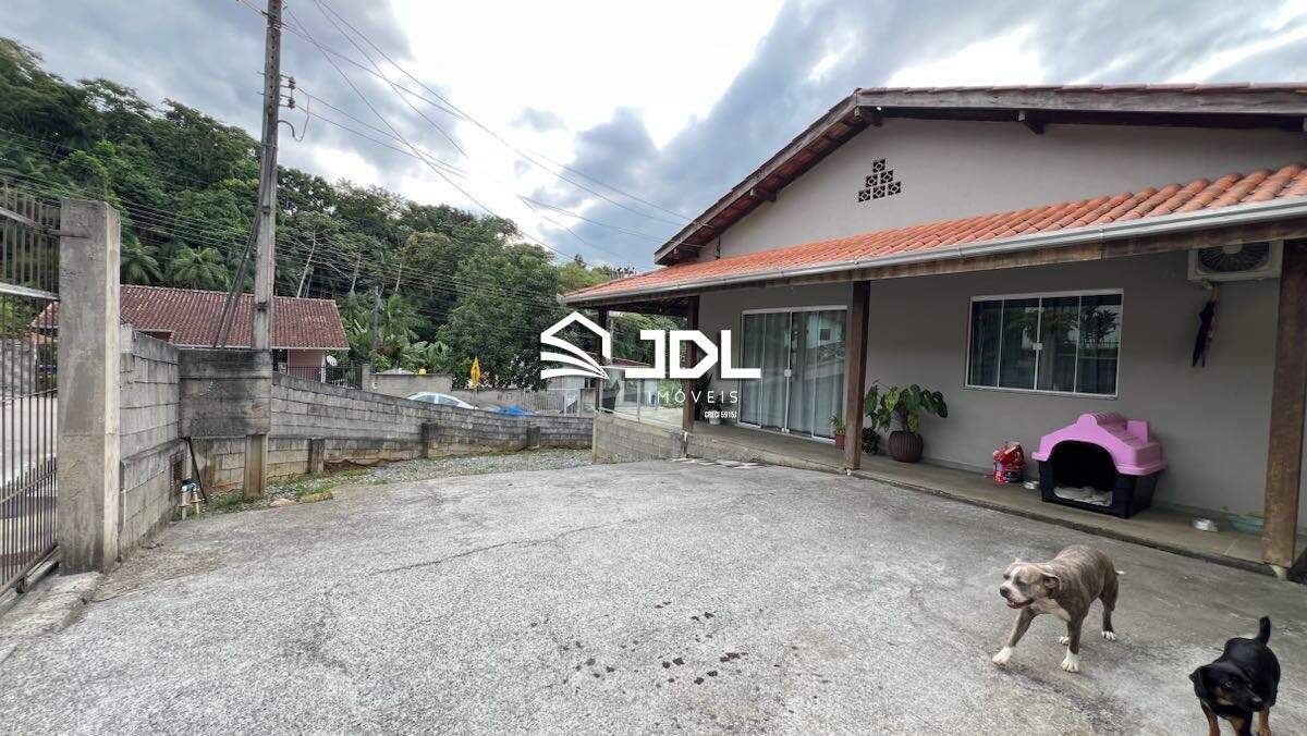 Casa à venda no bairro Escola Agrícola: 