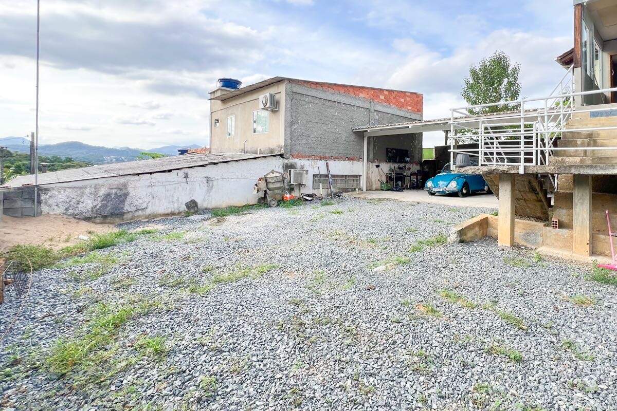 Casa à venda no bairro Escola Agrícola: 