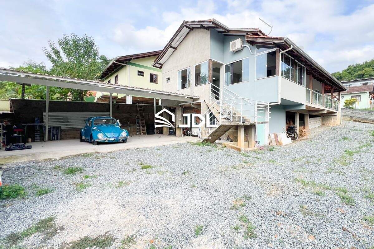 Casa à venda no bairro Escola Agrícola: 