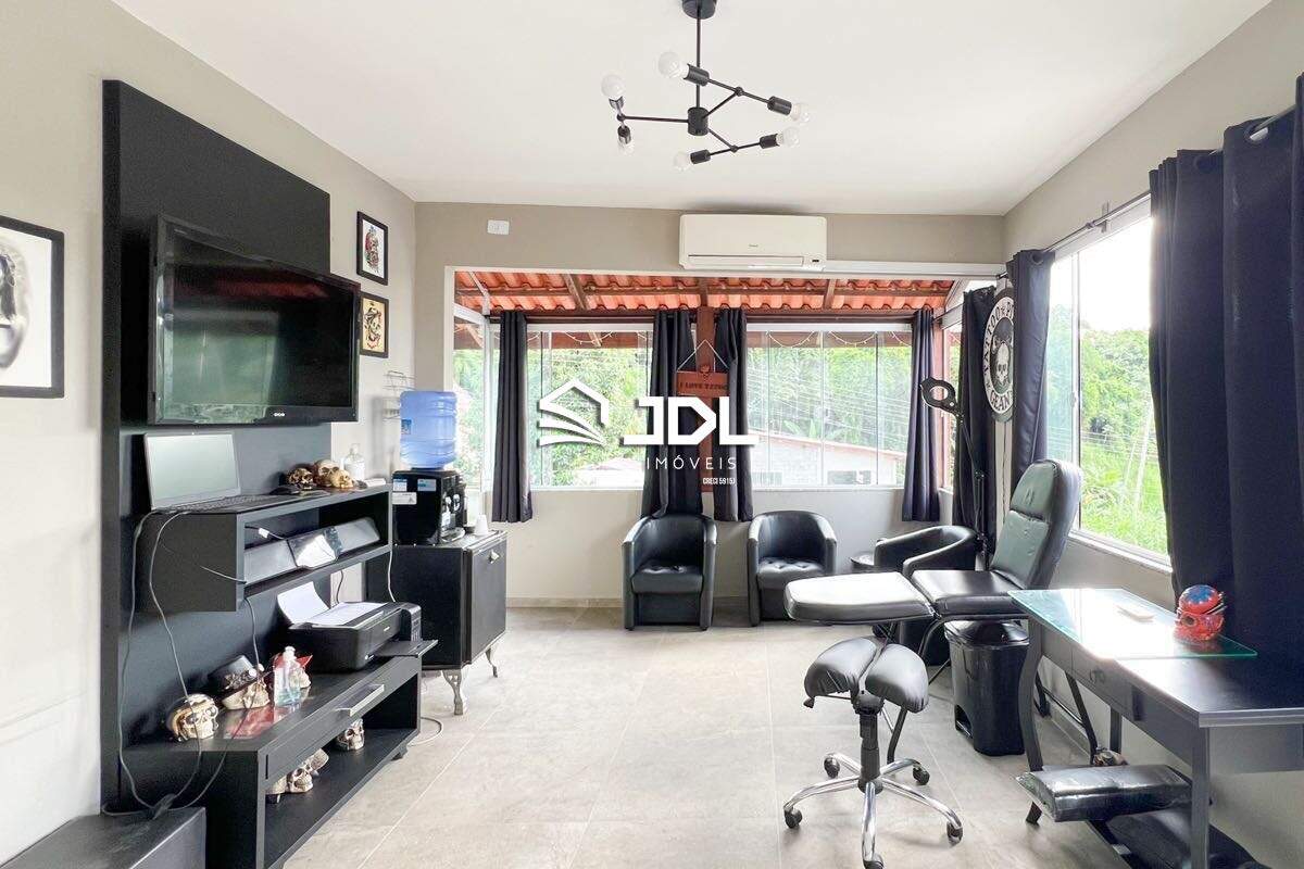 Casa à venda no bairro Escola Agrícola: 