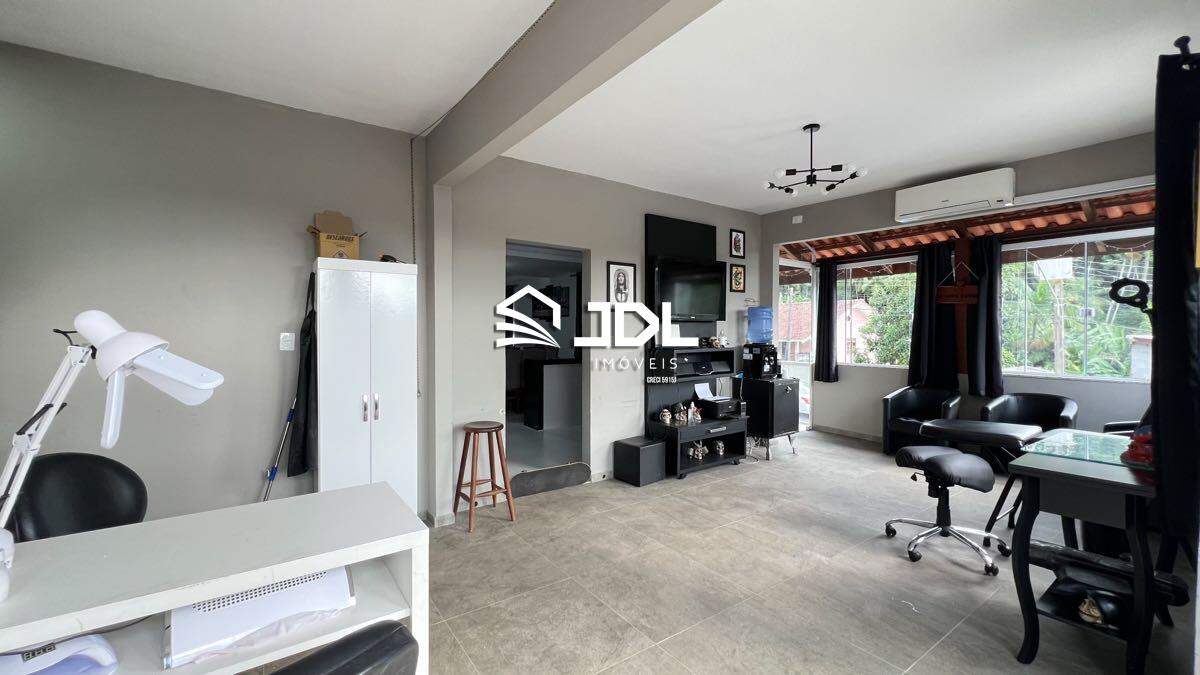 Casa à venda no bairro Escola Agrícola: 