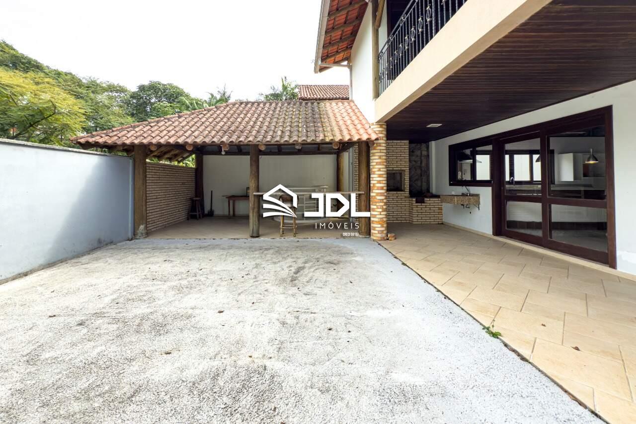 Casa à venda no bairro Escola Agrícola: 