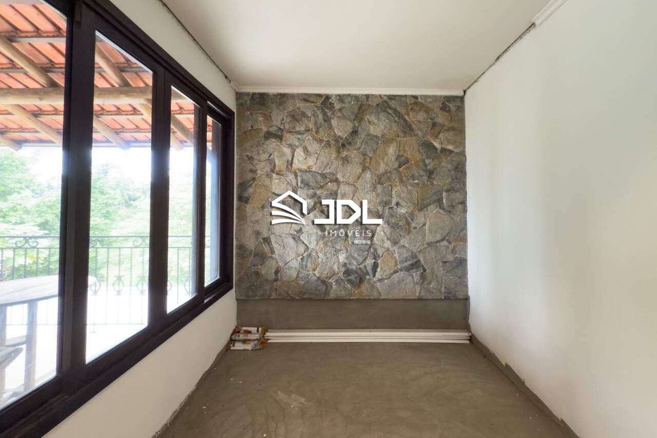 Casa à venda no bairro Escola Agrícola: 