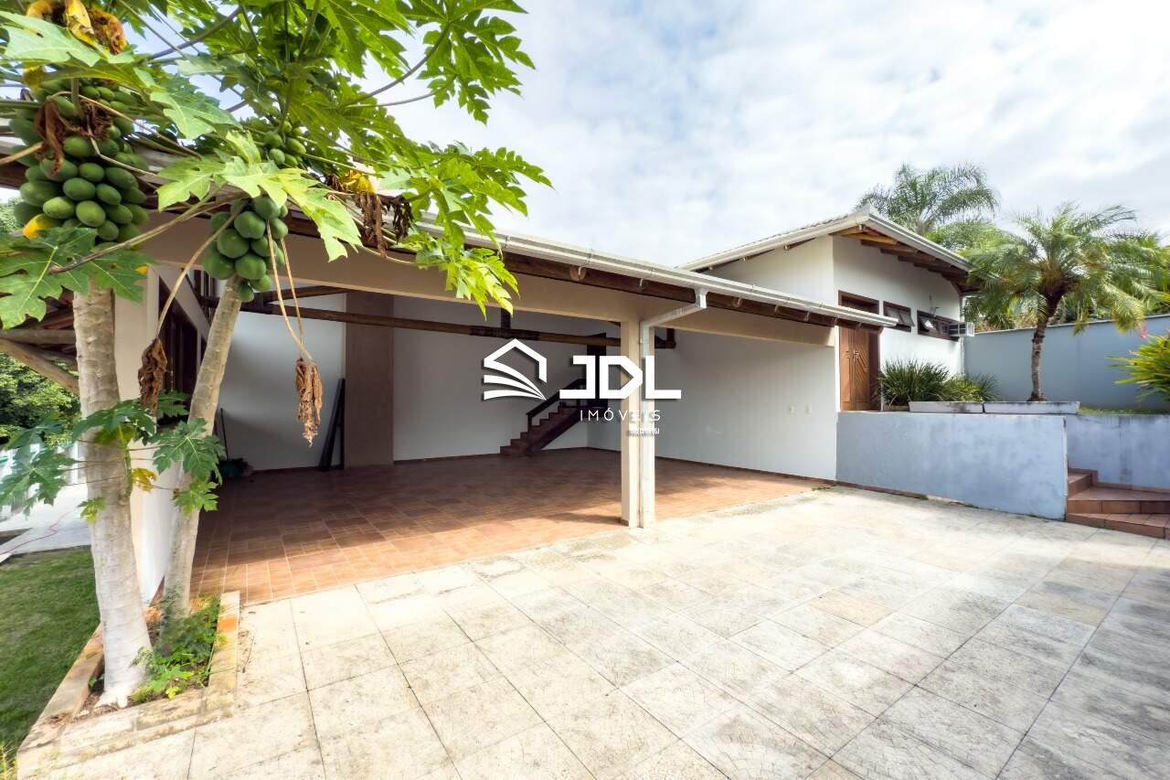 Casa à venda no bairro Escola Agrícola: 