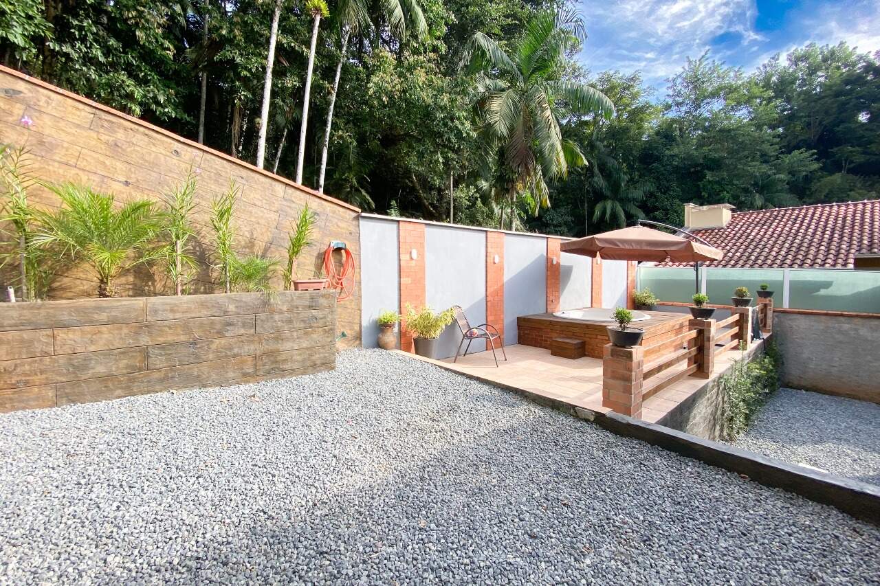 Casa à venda no bairro Velha Central: 