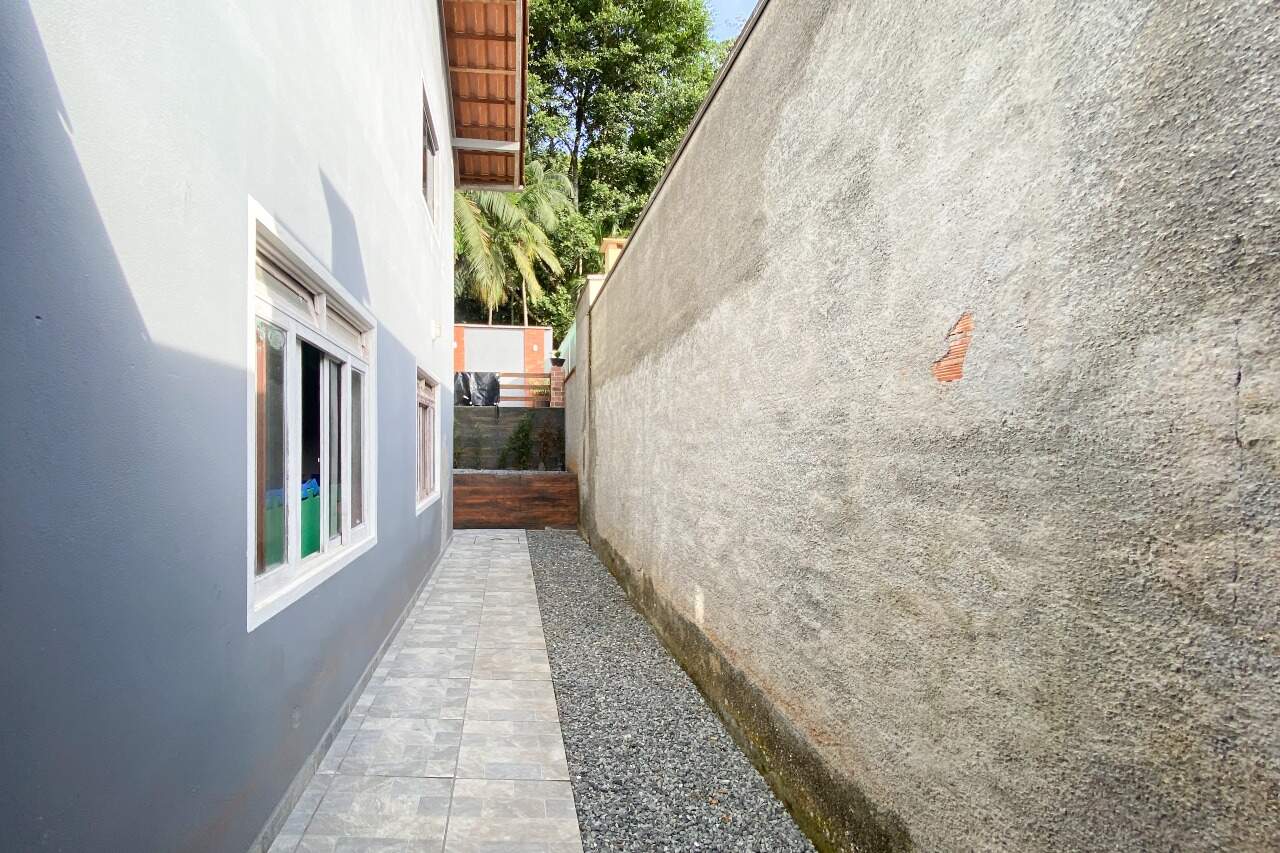Casa à venda no bairro Velha Central: 