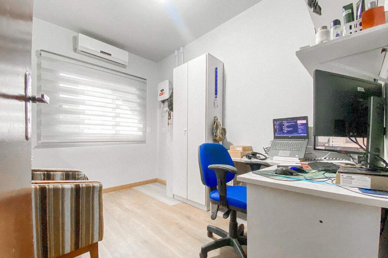 Casa à venda no bairro Velha Central: 