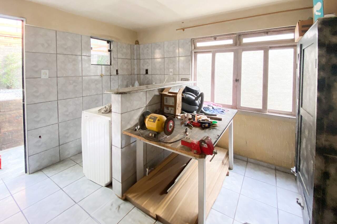 Casa à venda no bairro Velha Central: 