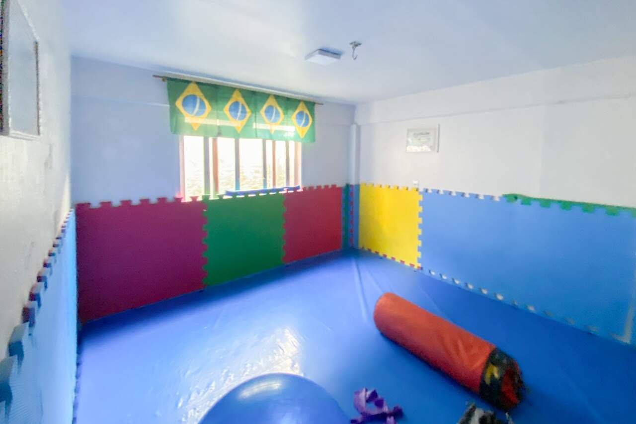 Casa à venda no bairro Velha Central: 