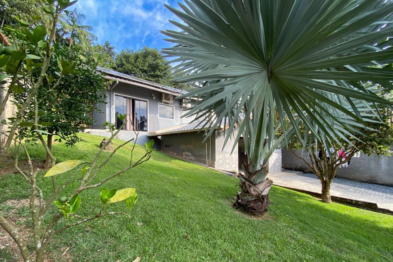 Casa à venda no bairro Velha Central: 