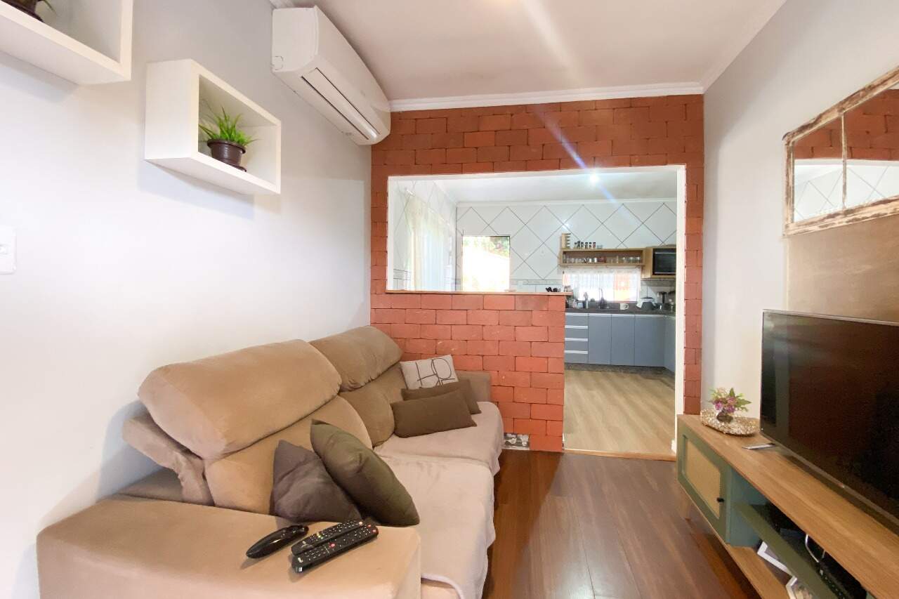 Casa à venda no bairro Velha Central: 