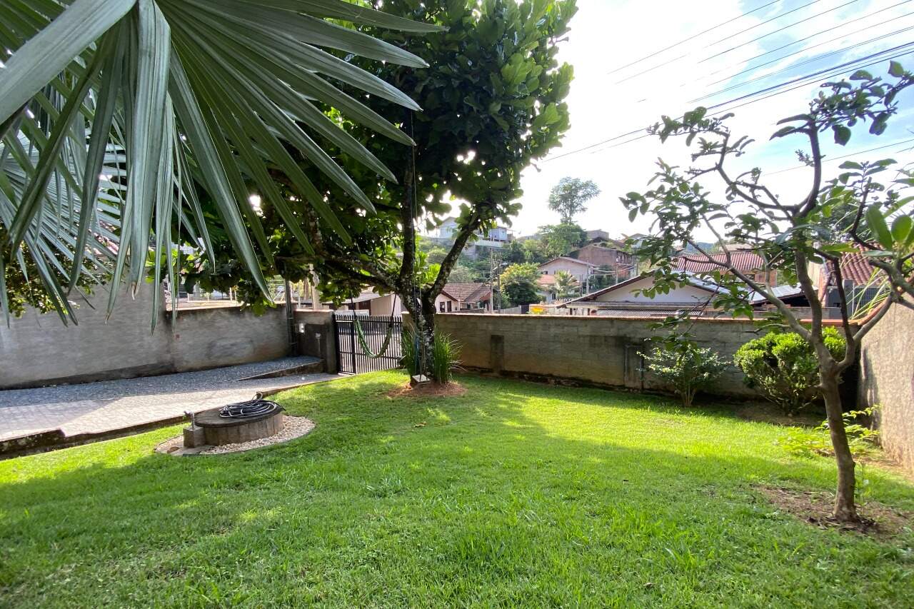 Casa à venda no bairro Velha Central: 