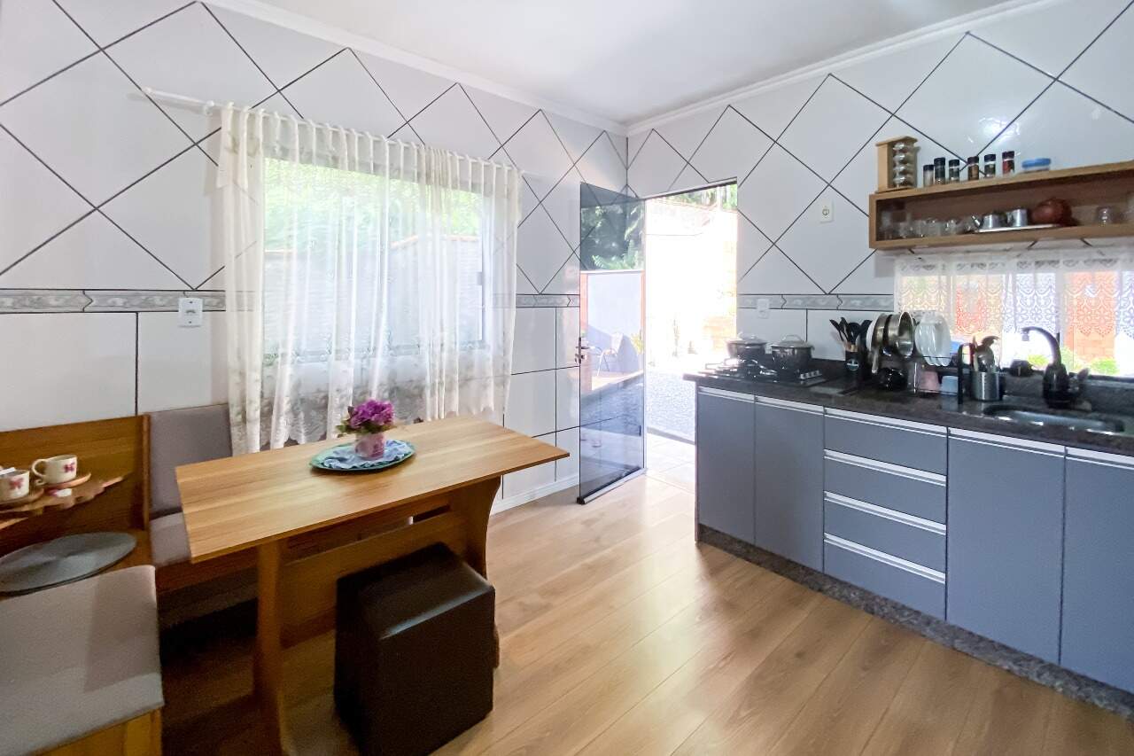 Casa à venda no bairro Velha Central: 