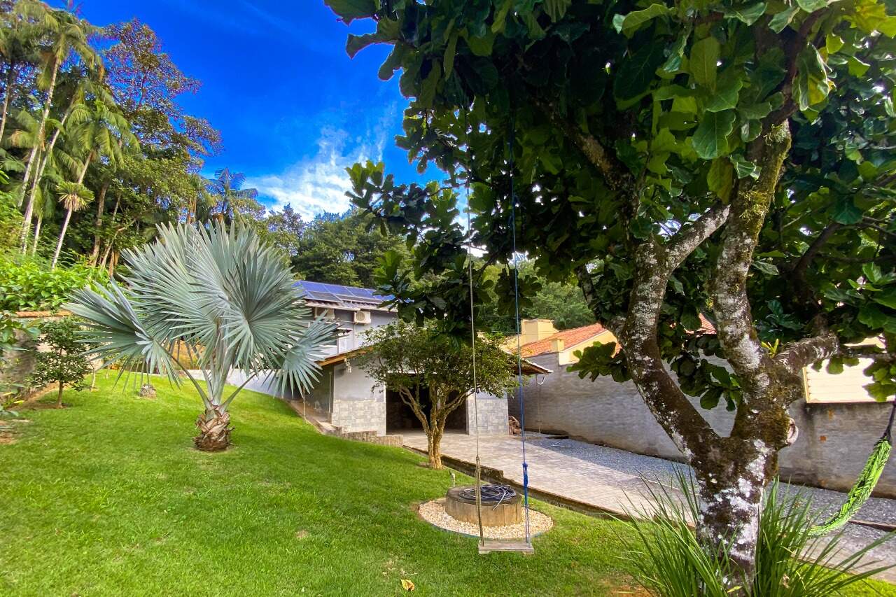 Casa à venda no bairro Velha Central: 