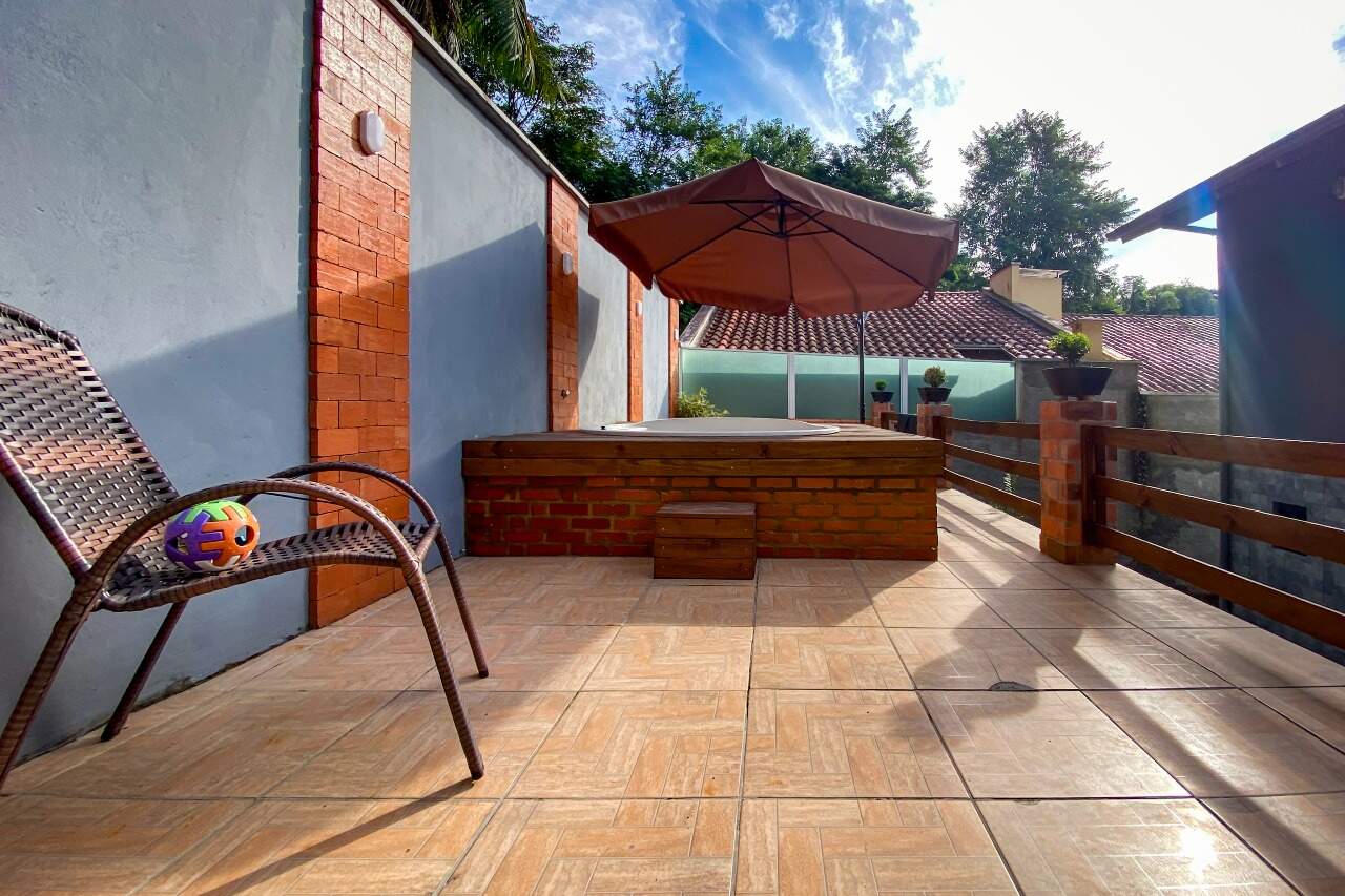 Casa à venda no bairro Velha Central: 
