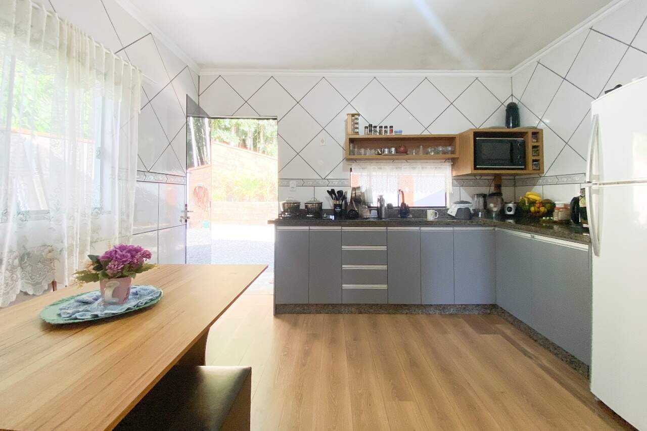 Casa à venda no bairro Velha Central: 