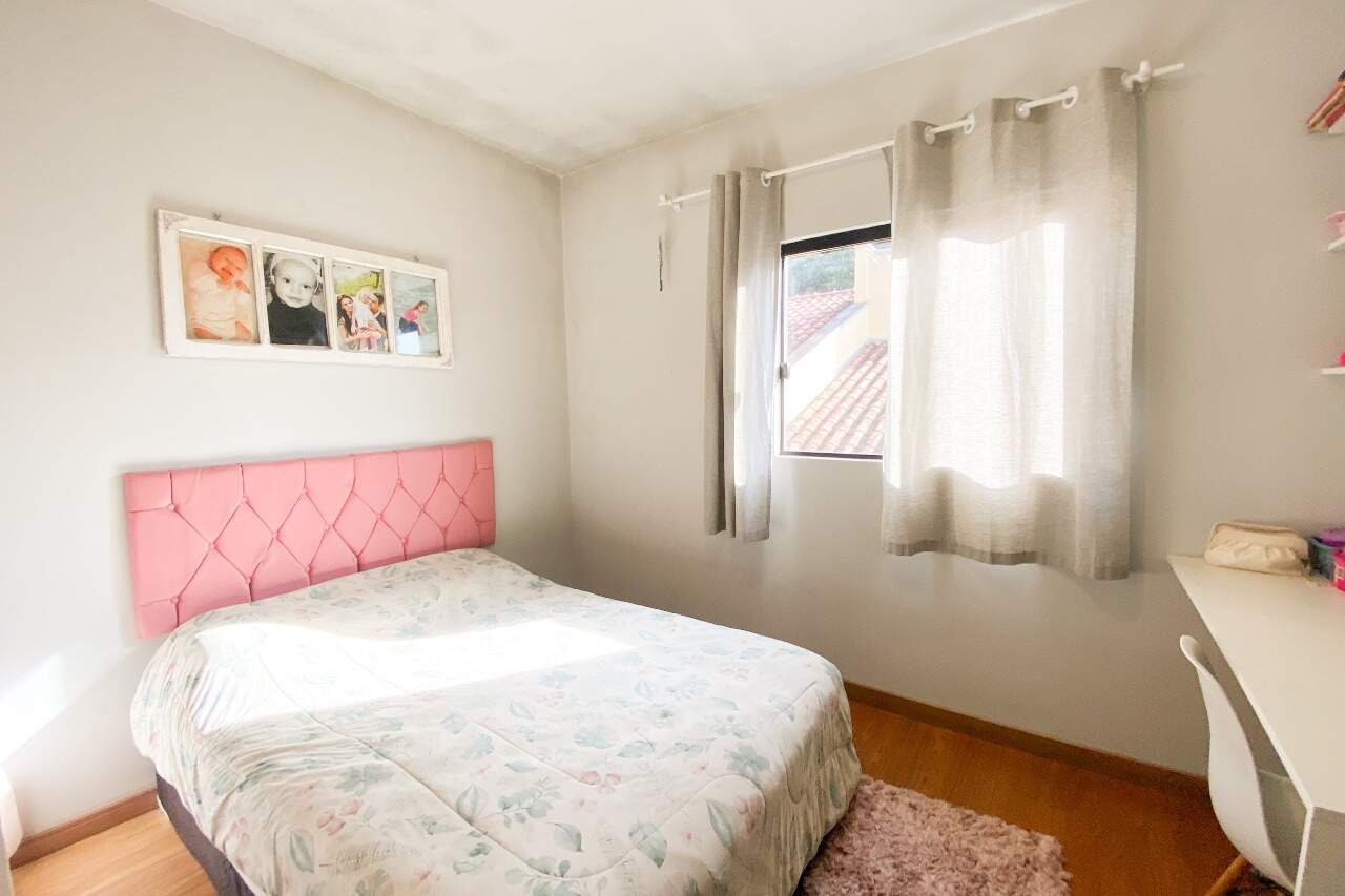 Casa à venda no bairro Velha Central: 
