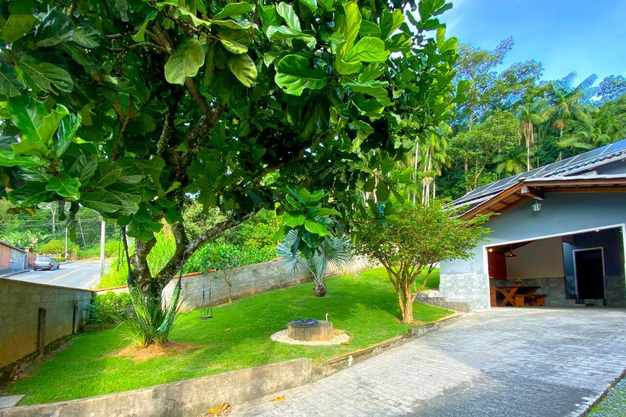 Casa à venda no bairro Velha Central: 