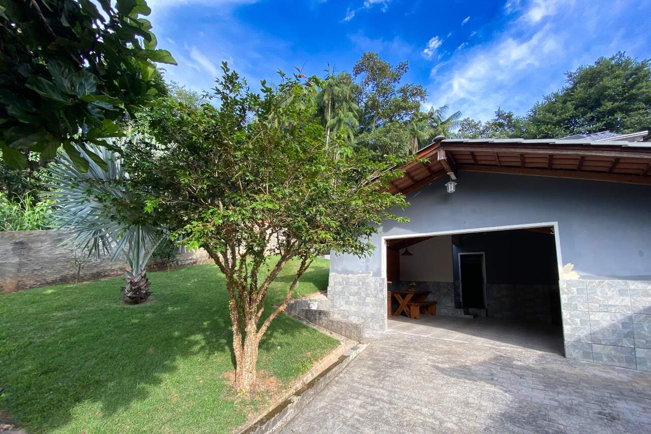Casa à venda no bairro Velha Central: 