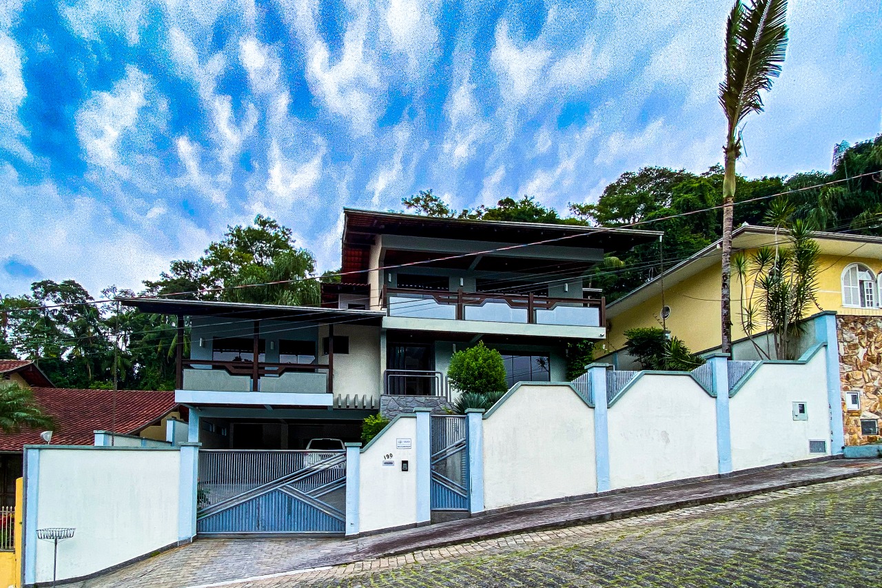 Casa à venda no bairro Velha: 