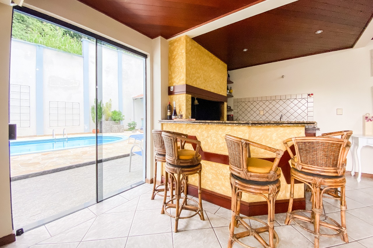 Casa à venda no bairro Velha: 