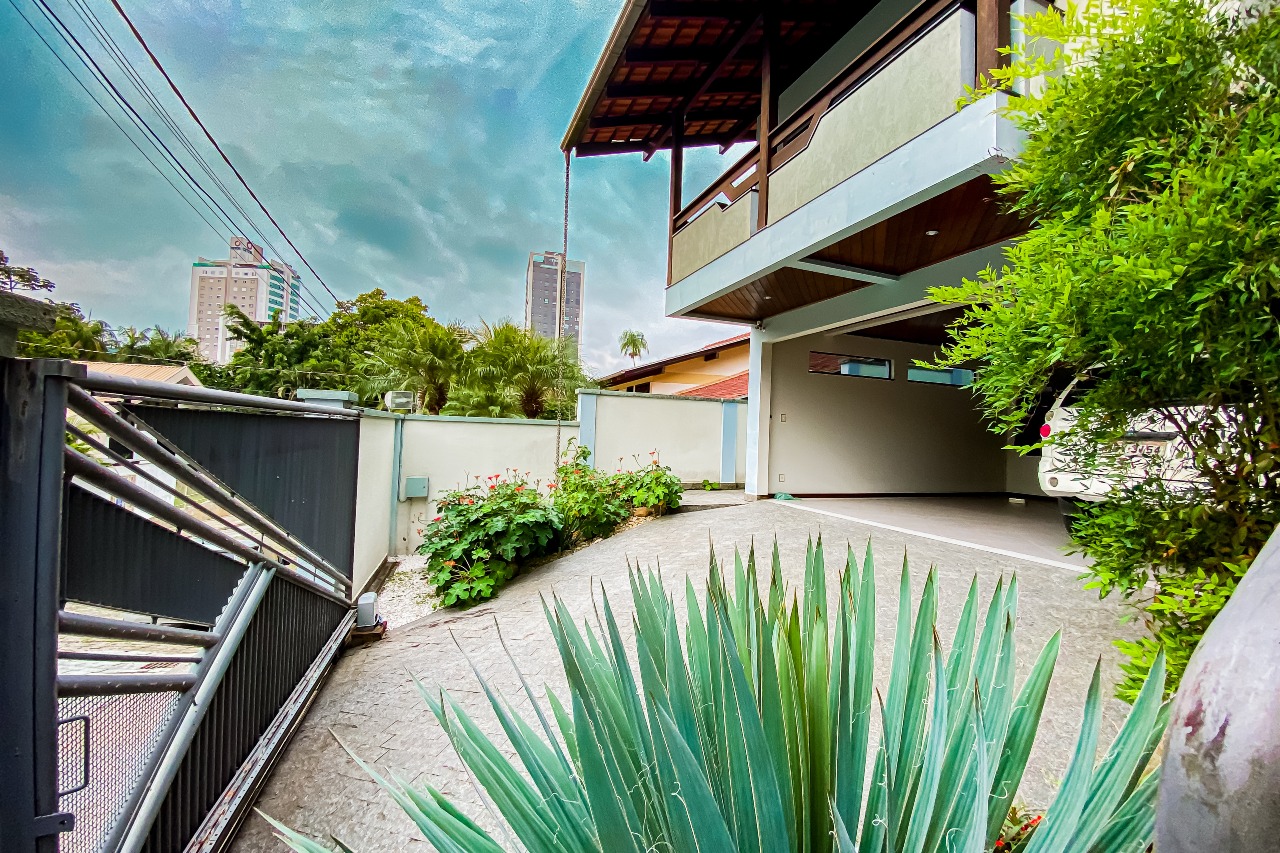 Casa à venda no bairro Velha: 