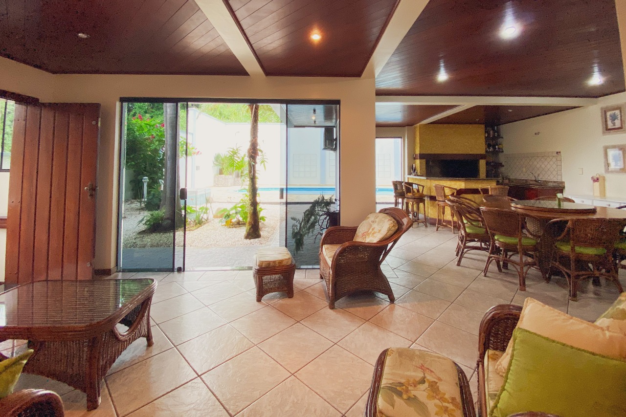 Casa à venda no bairro Velha: 