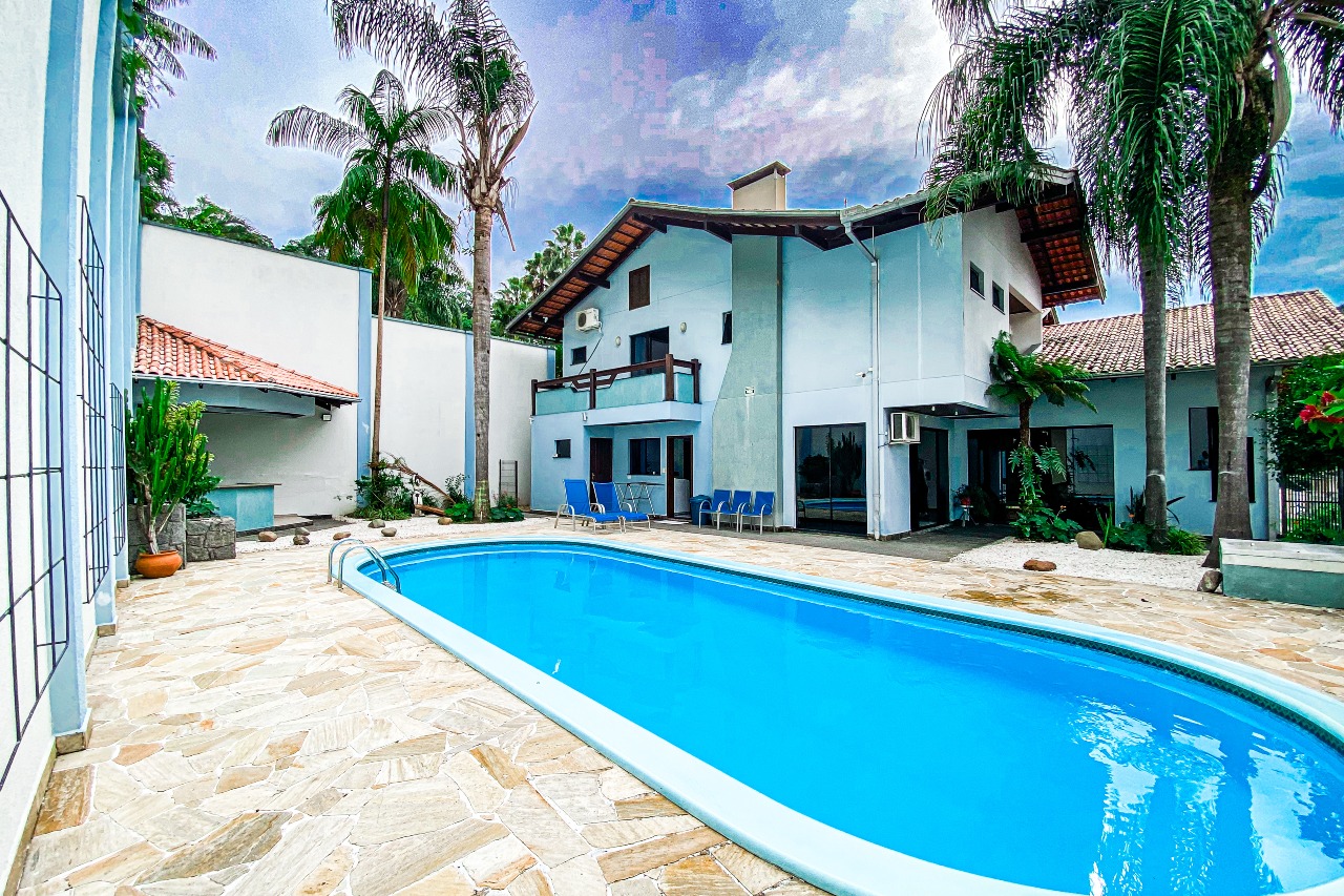 Casa à venda no bairro Velha: 