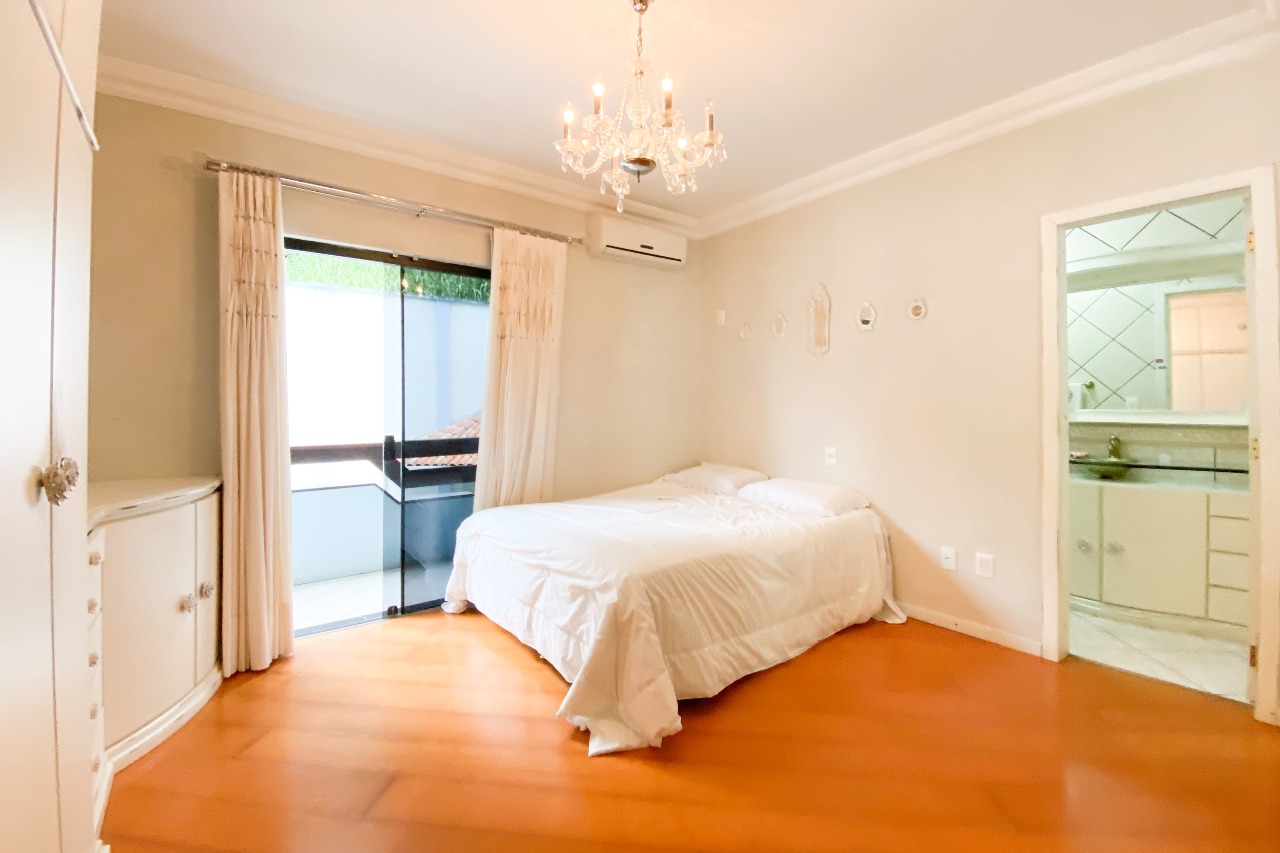 Casa à venda no bairro Velha: 