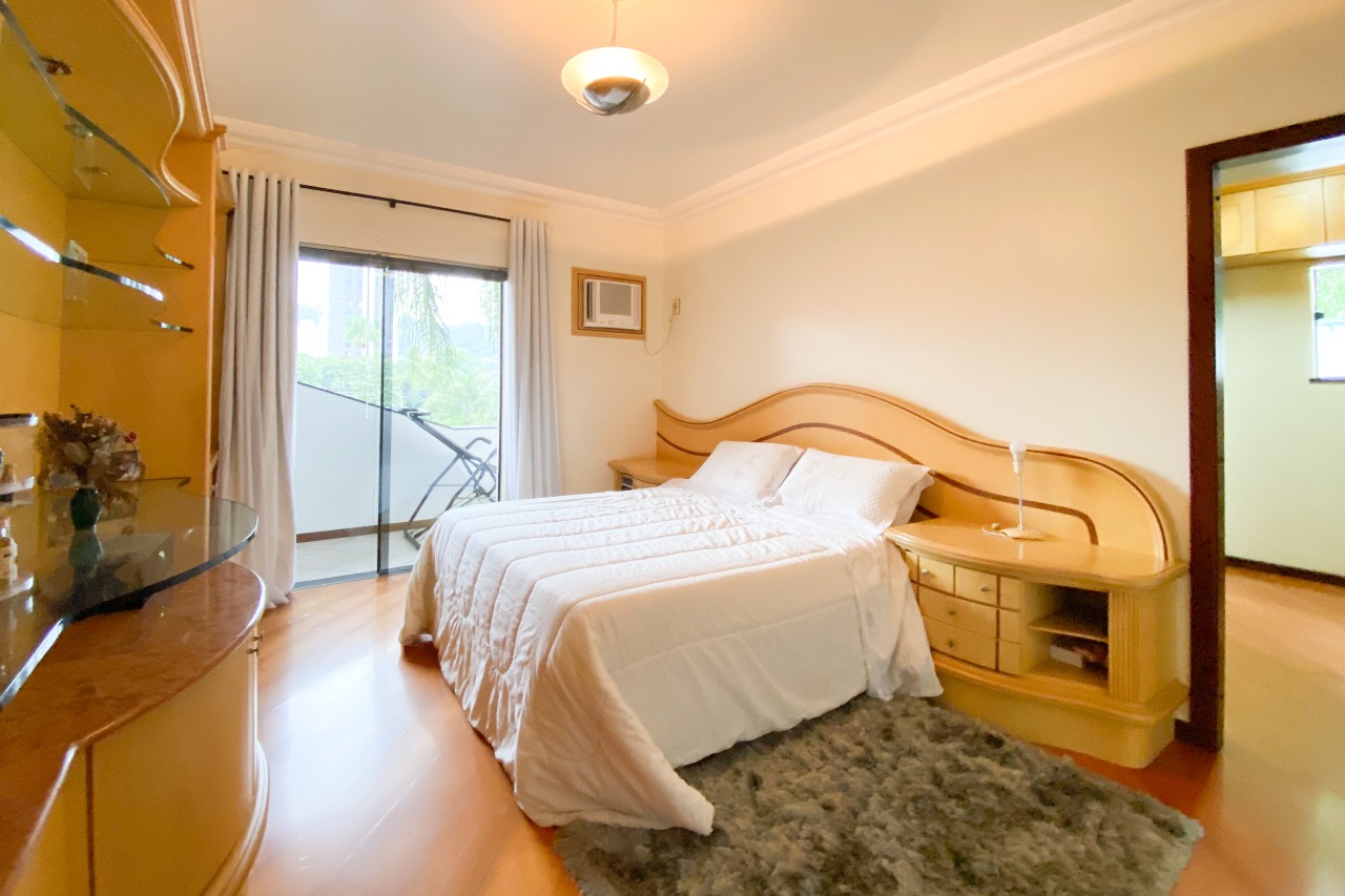 Casa à venda no bairro Velha: 