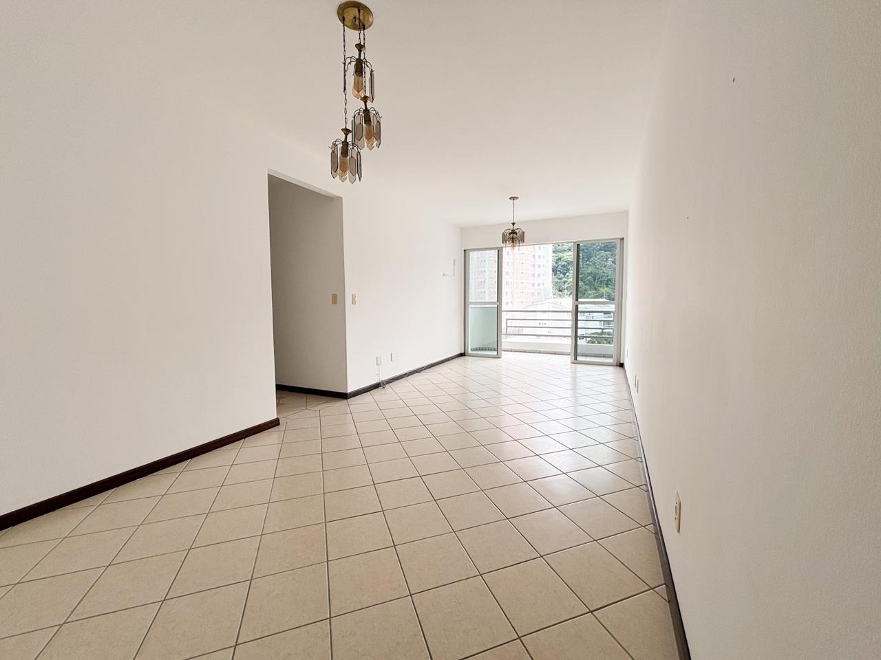 Apartamento à venda no bairro Ponta Aguda: 