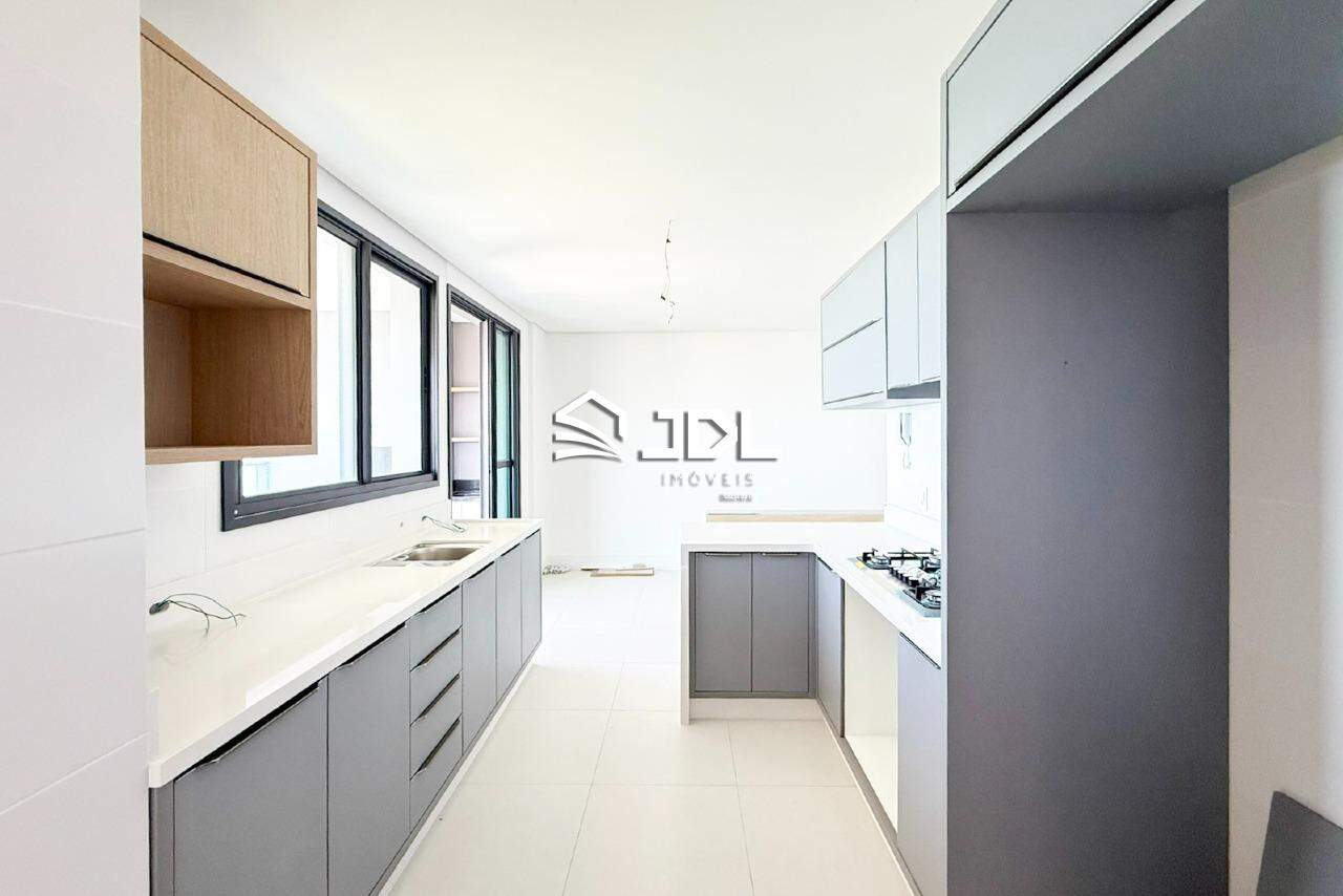 Apartamento à venda no bairro Praia de Armação do Itapocorói: 