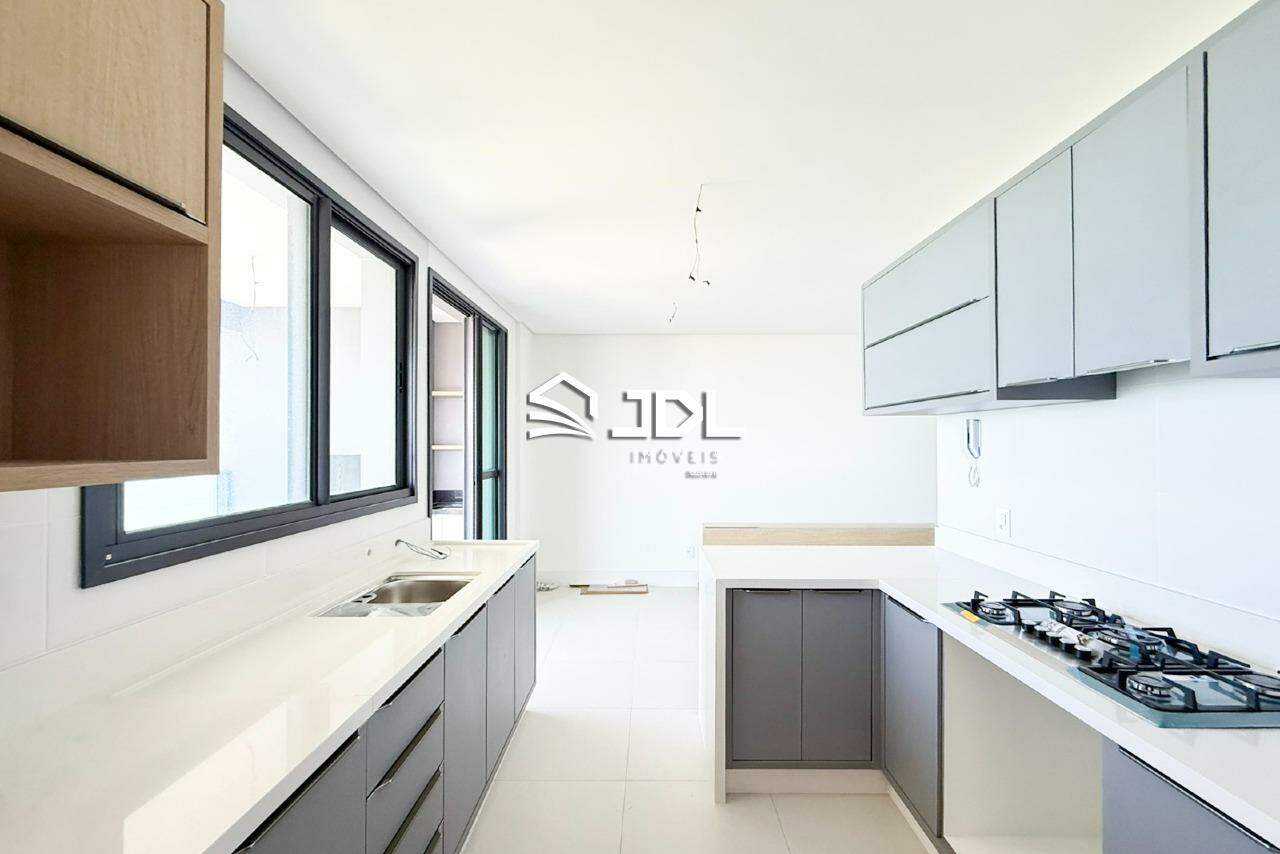 Apartamento à venda no bairro Praia de Armação do Itapocorói: 