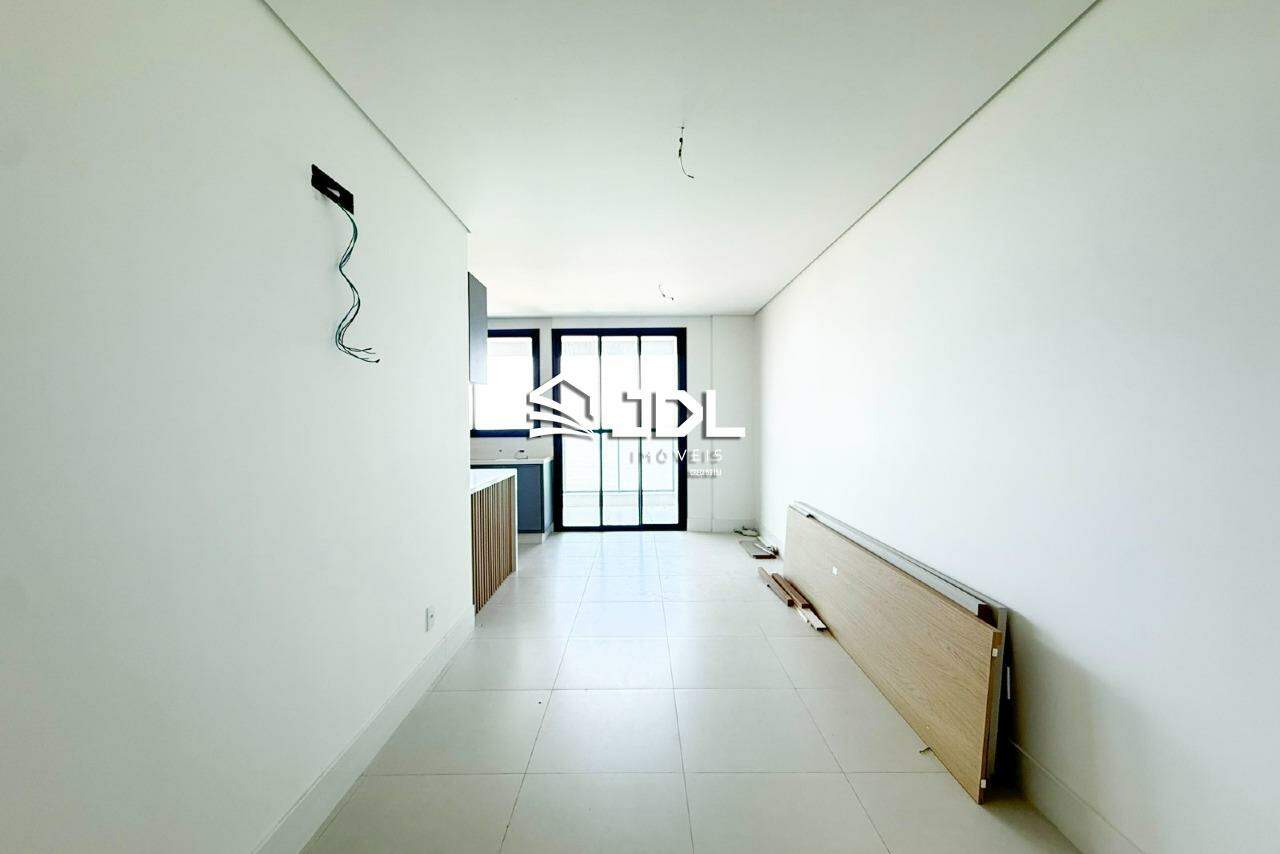 Apartamento à venda no bairro Praia de Armação do Itapocorói: 