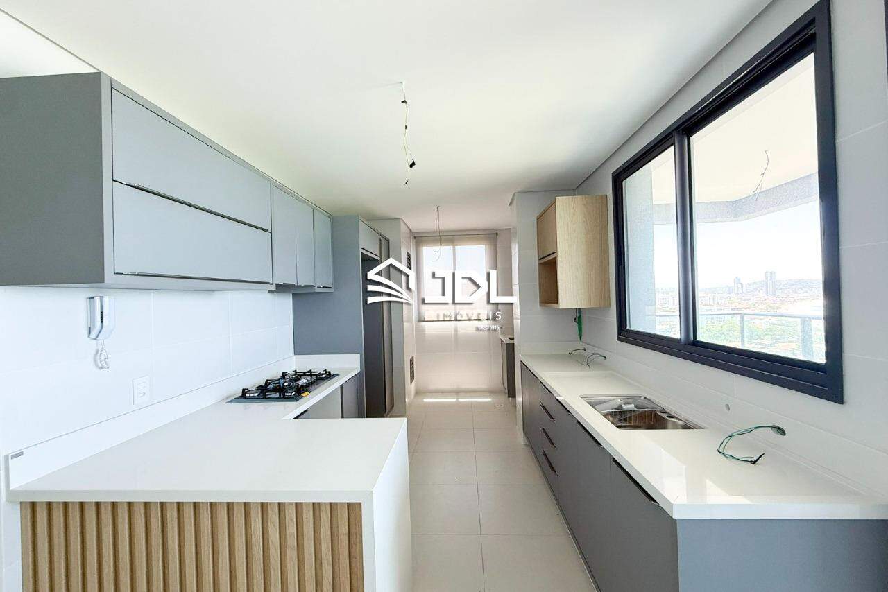 Apartamento à venda no bairro Praia de Armação do Itapocorói: 