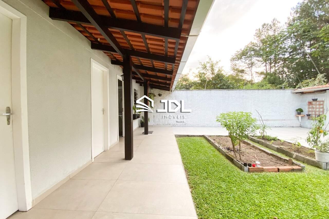 Casa à venda no bairro Velha Central: 