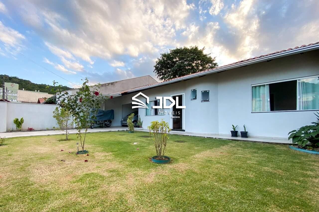 Casa à venda no bairro Velha Central: 