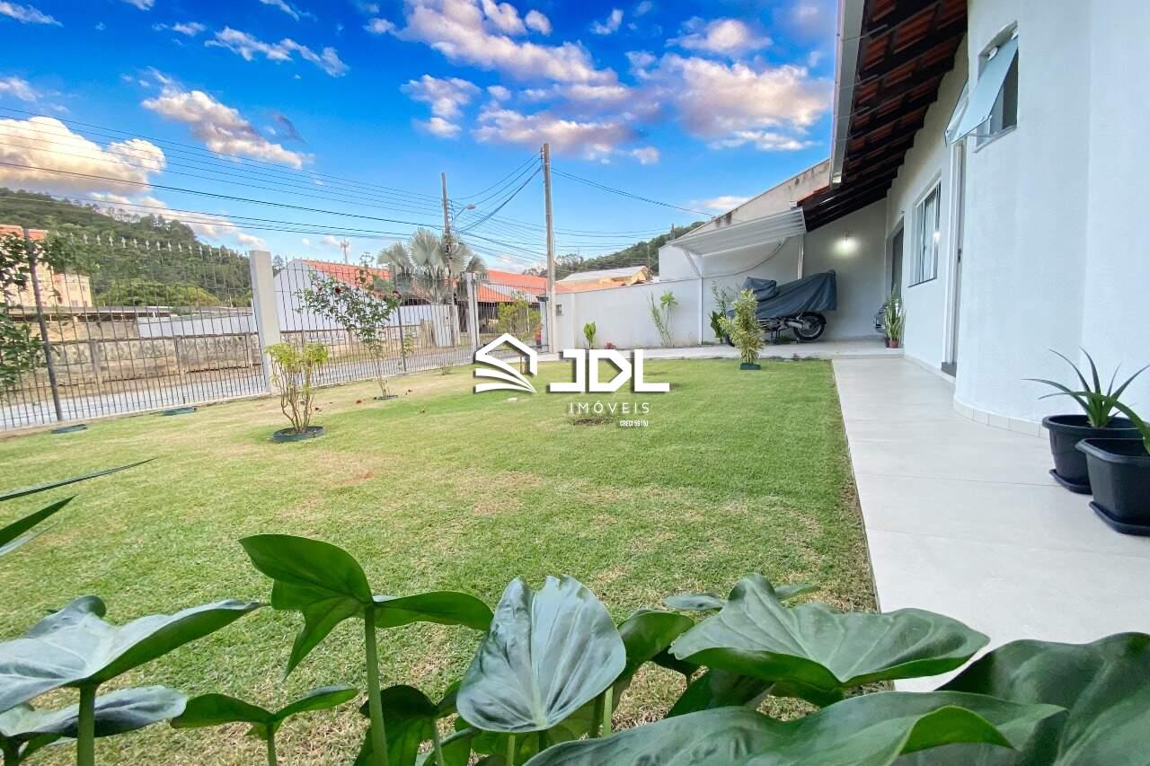 Casa à venda no bairro Velha Central: 