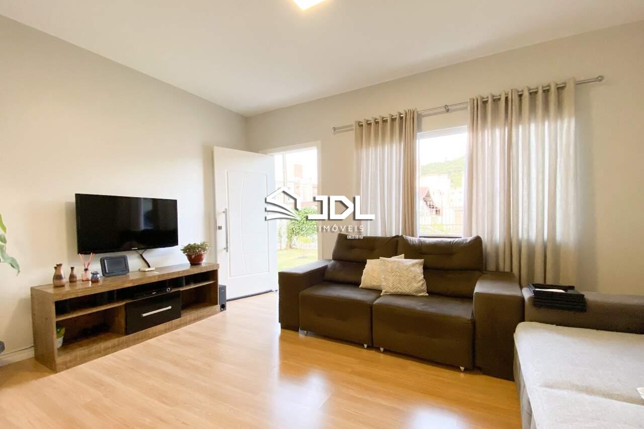 Casa à venda no bairro Velha Central: 