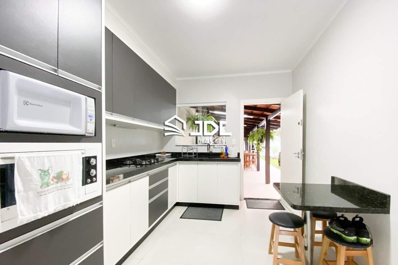 Casa à venda no bairro Velha Central: 