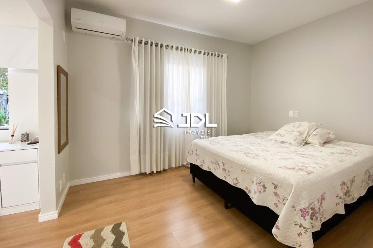 Casa à venda no bairro Velha Central: 